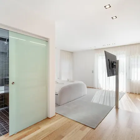 The Ehrlich Essence By Minho's Guest Villa *